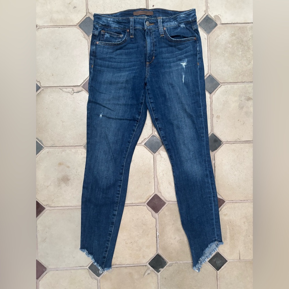 Joe’s Jeans skinny ankle. Mid-rise. Size 26.